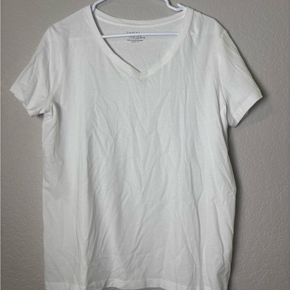 Time and Tru White Short Sleeve V-Neck Tee